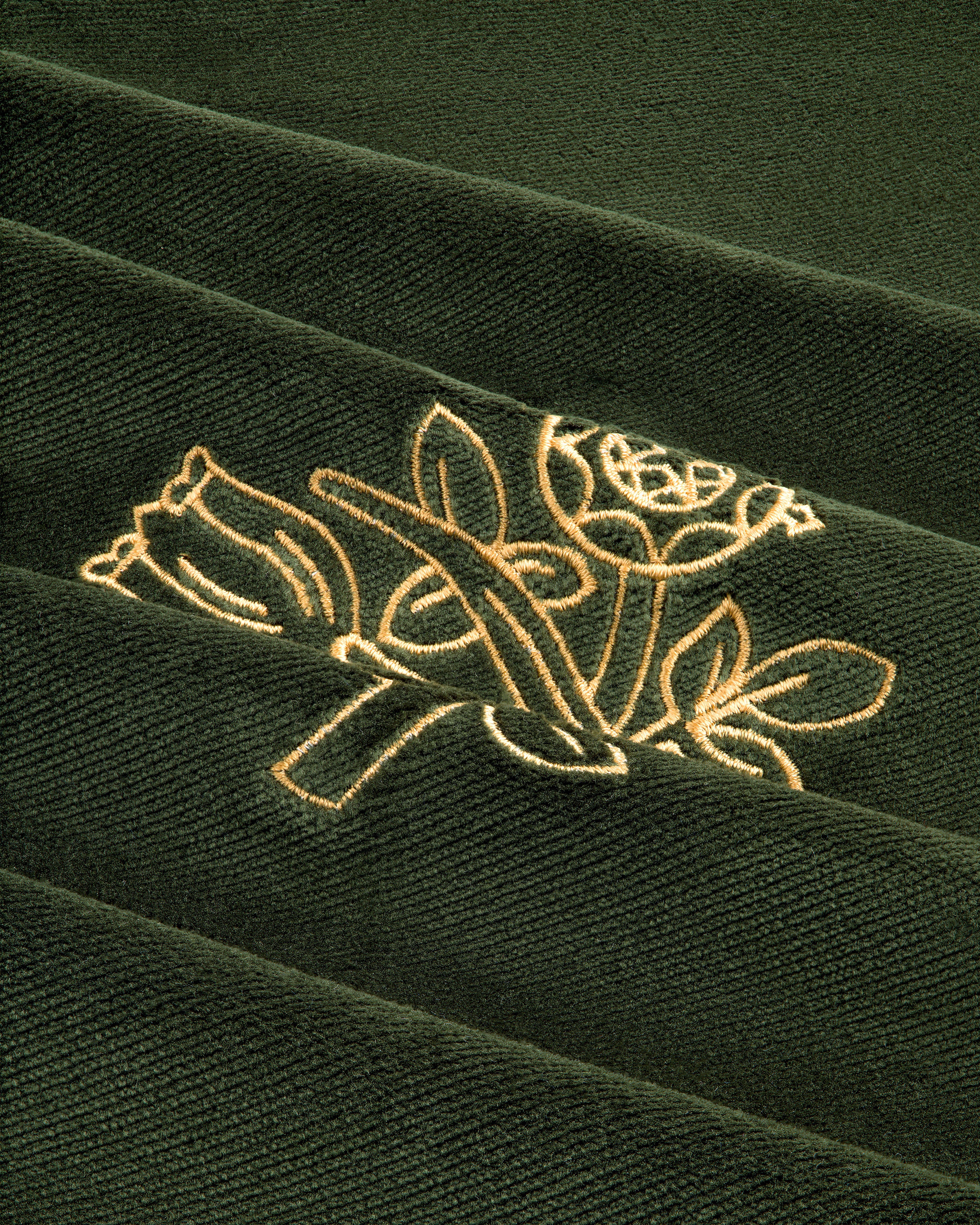 Queens Crest Throw Pillow 4