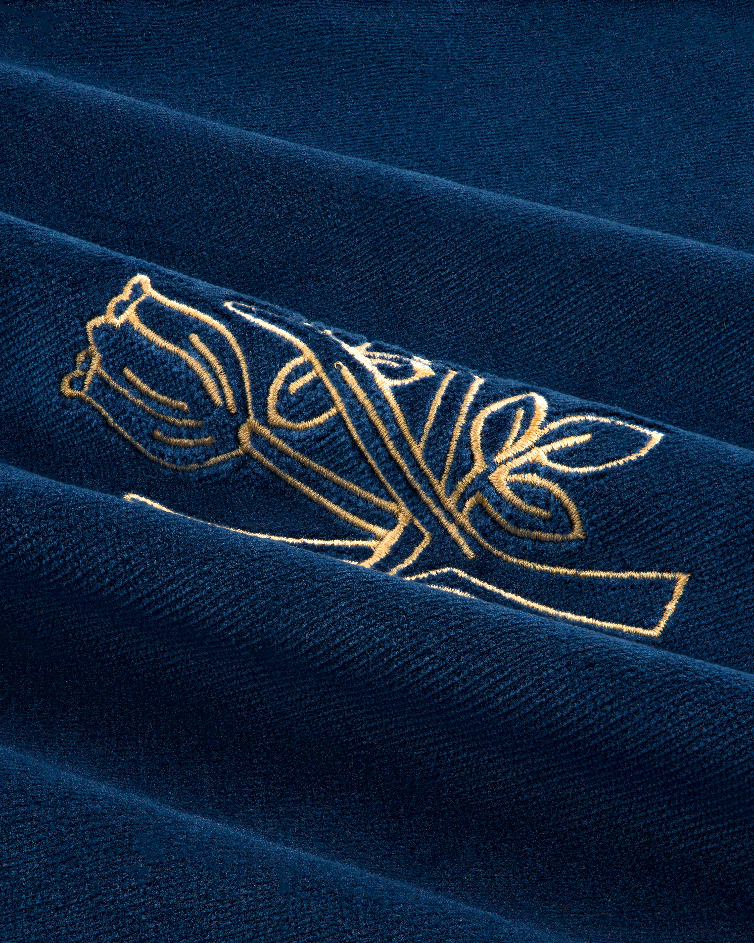 Queens Crest Throw Pillow 4